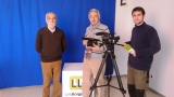 Imatge del regidor Francesc Macià i voluntaris de Borges TV a la seu de la televisió local (foto: Ajuntament de les Borges)