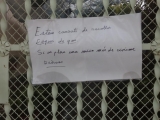 Un cartell a les Borges demanant que es recullin els excrements de gos.