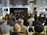 Durant la inauguració de l'oleoteca.