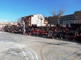 Els joves participants a la pista de l'Institut Josep Vallverdú