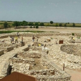 Un grup d'arqueòlegs treballant al poblat (foto: Amics dels Vilars).